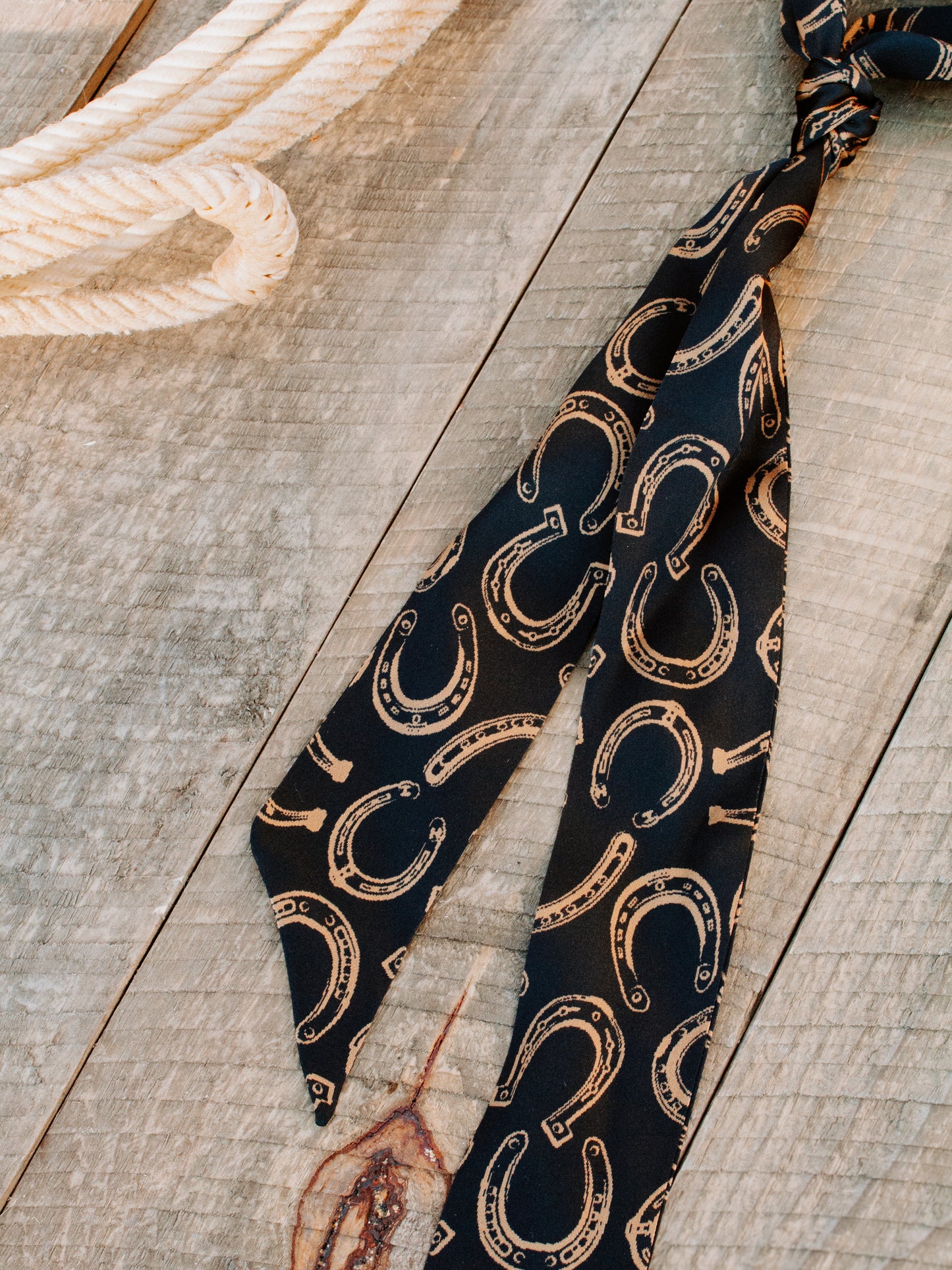 Lucky Horseshoe Western Twilly