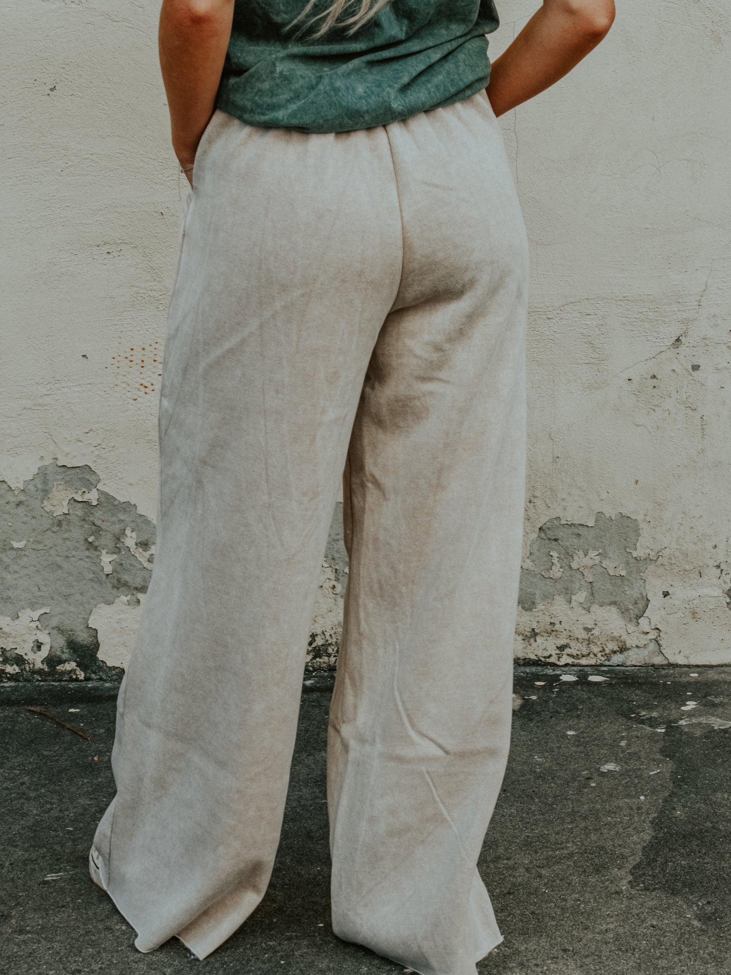 Total Comfort Acid Wash Sweatpants: Mocha