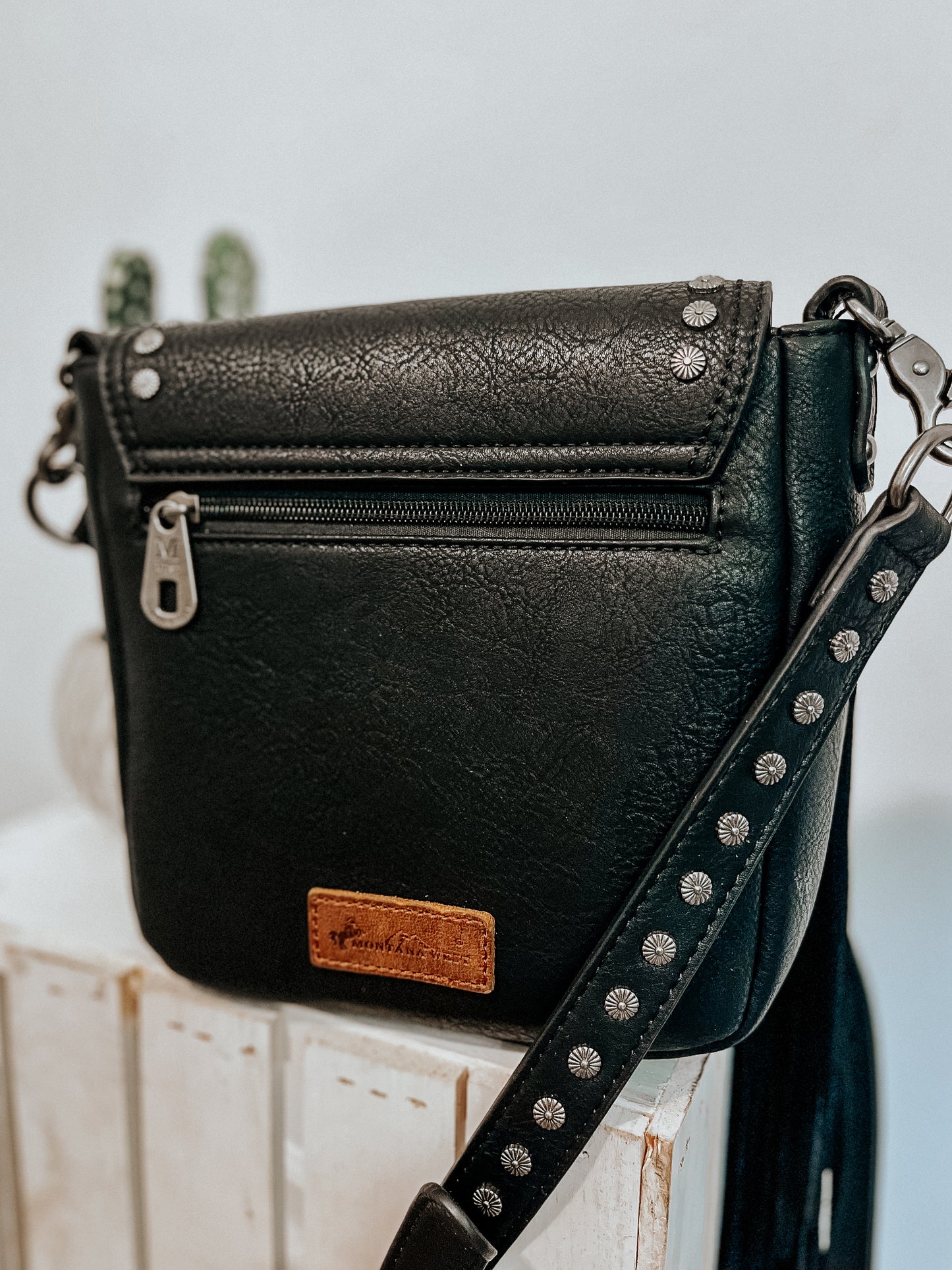 The Concho Crossbody Purse - Black