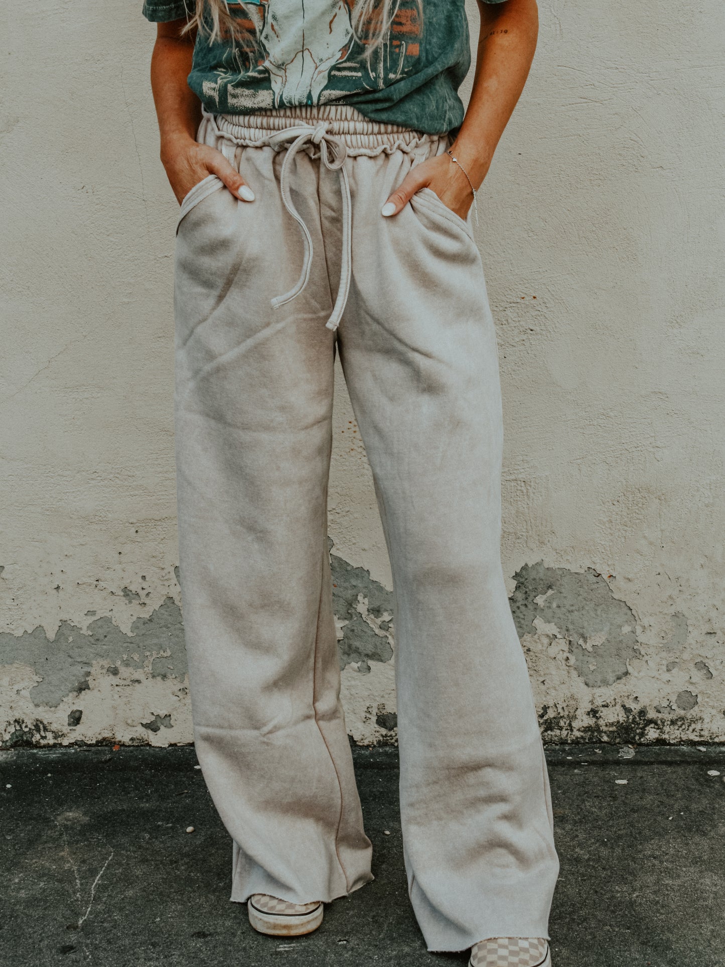 Total Comfort Acid Wash Sweatpants: Mocha